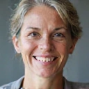 Mujer sonriente de mediana edad, aspecto saludable